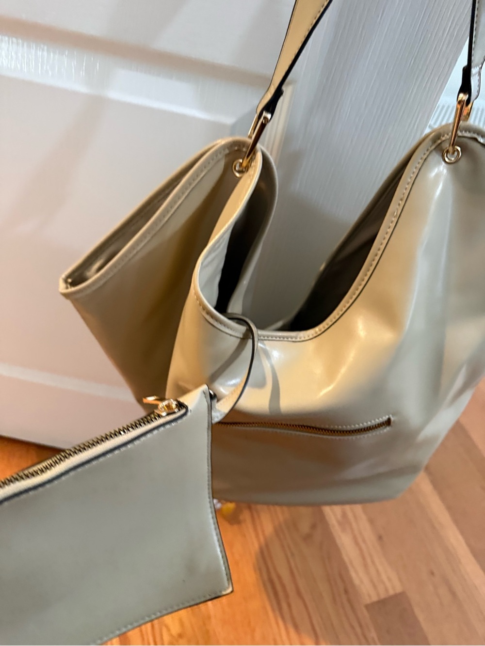 Elegant Cream Shoulder Bag with Matching Pouch
